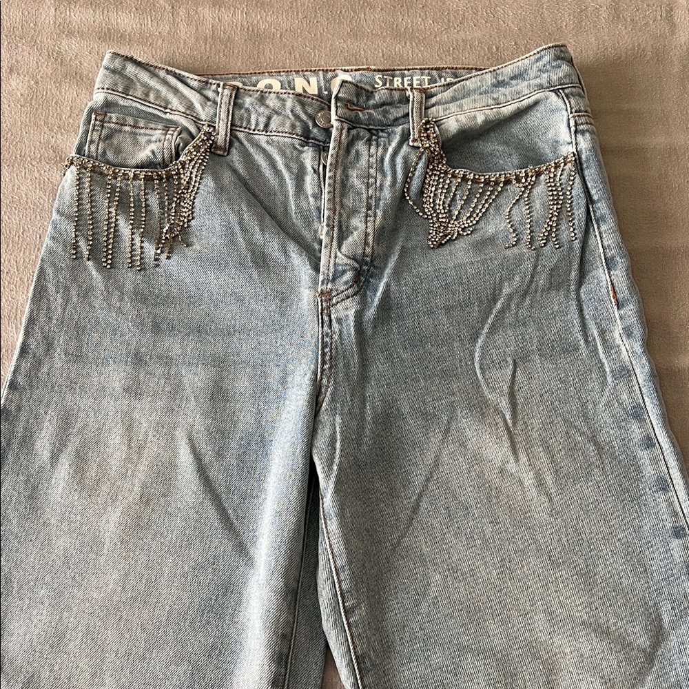 Trendy Light Blue Straight Leg Jeans with Chain Accents